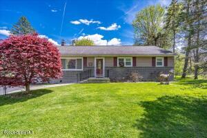 8 Youngs Pl Place Latham, NY 12110