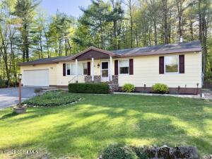 32 Lester Drive Queensbury, NY 12804