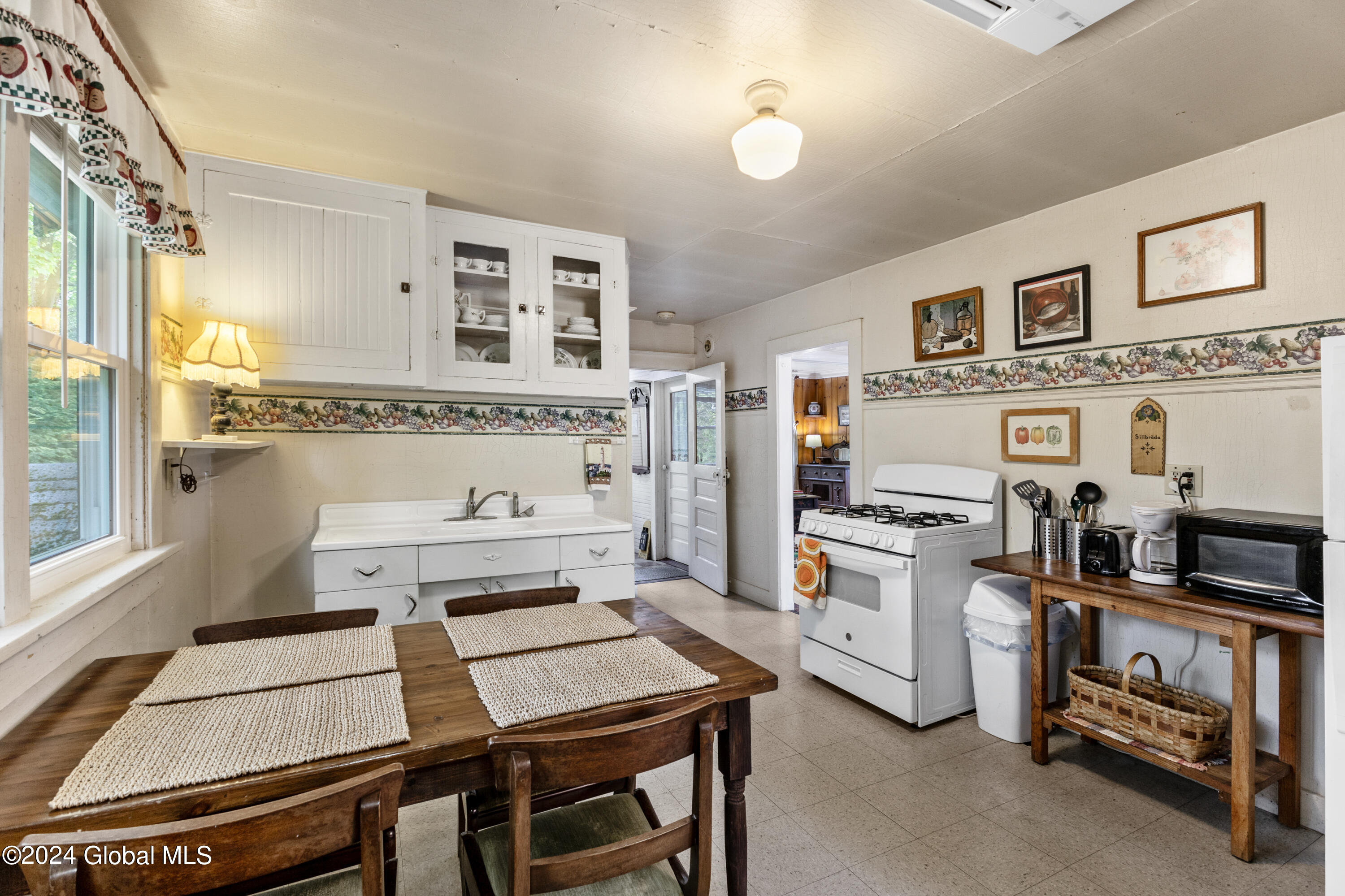 21 Murphy Lane in Saratoga Springs, NY Listed For 2,300.00 by Lisa