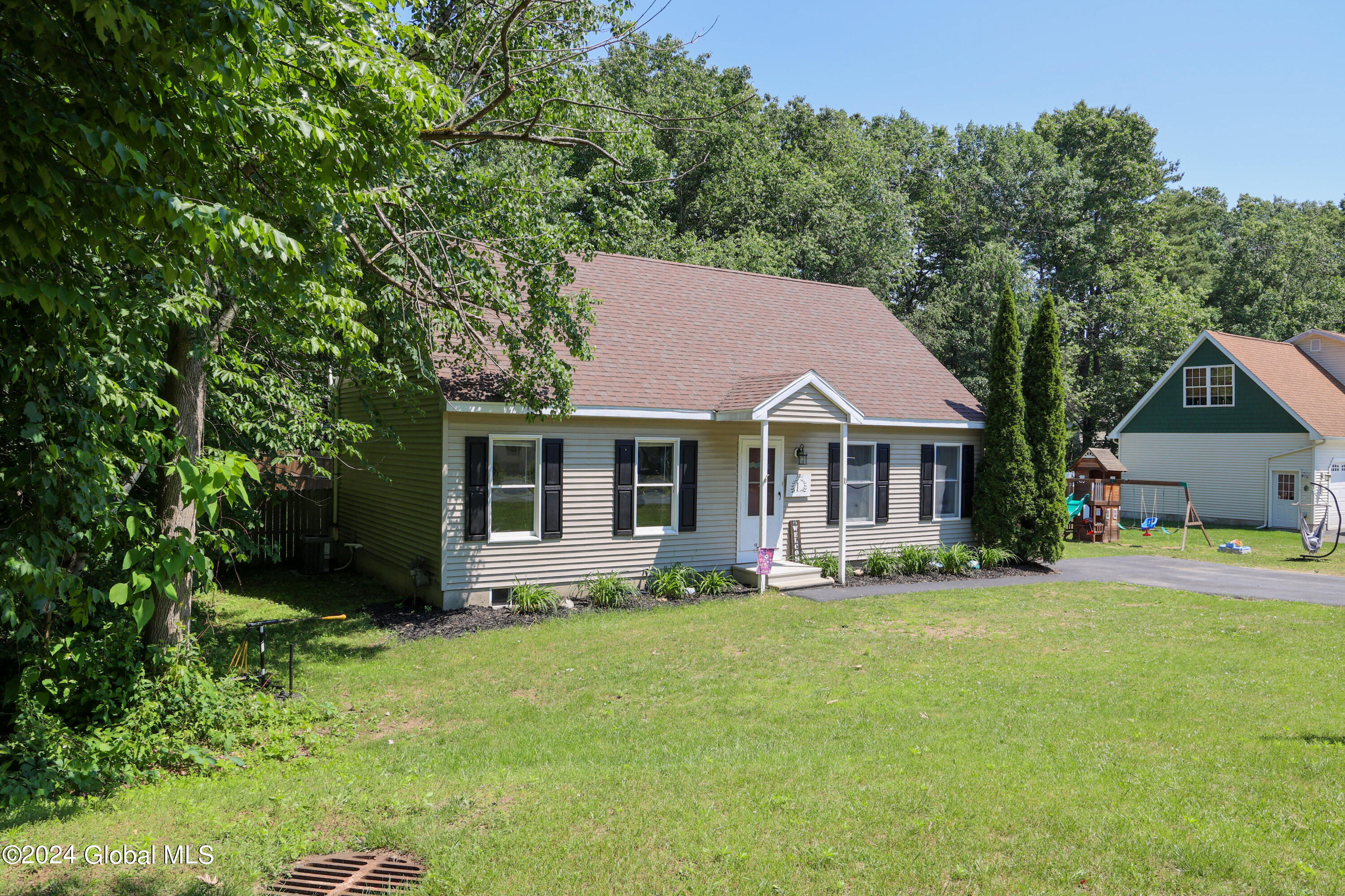 10 Mockingbird Lane in Queensbury, NY Listed For 320,000.00 by Lynn