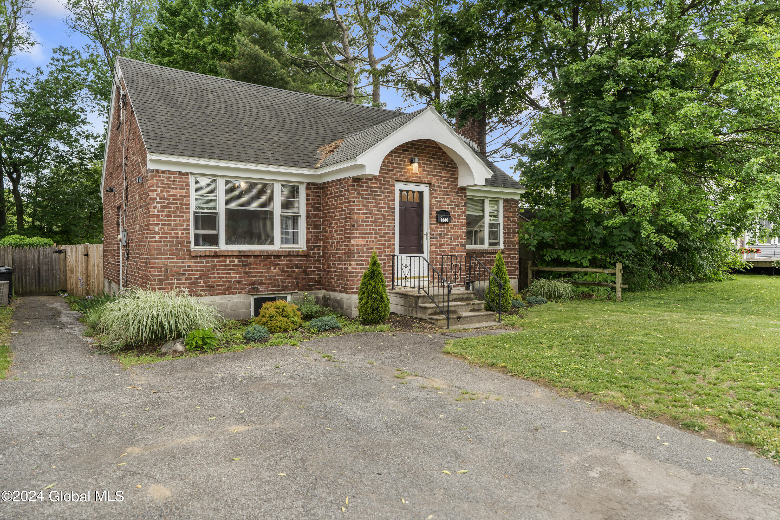 280 Stoodley Place in Rotterdam, NY Listed For 219,900.00 by Jennifer