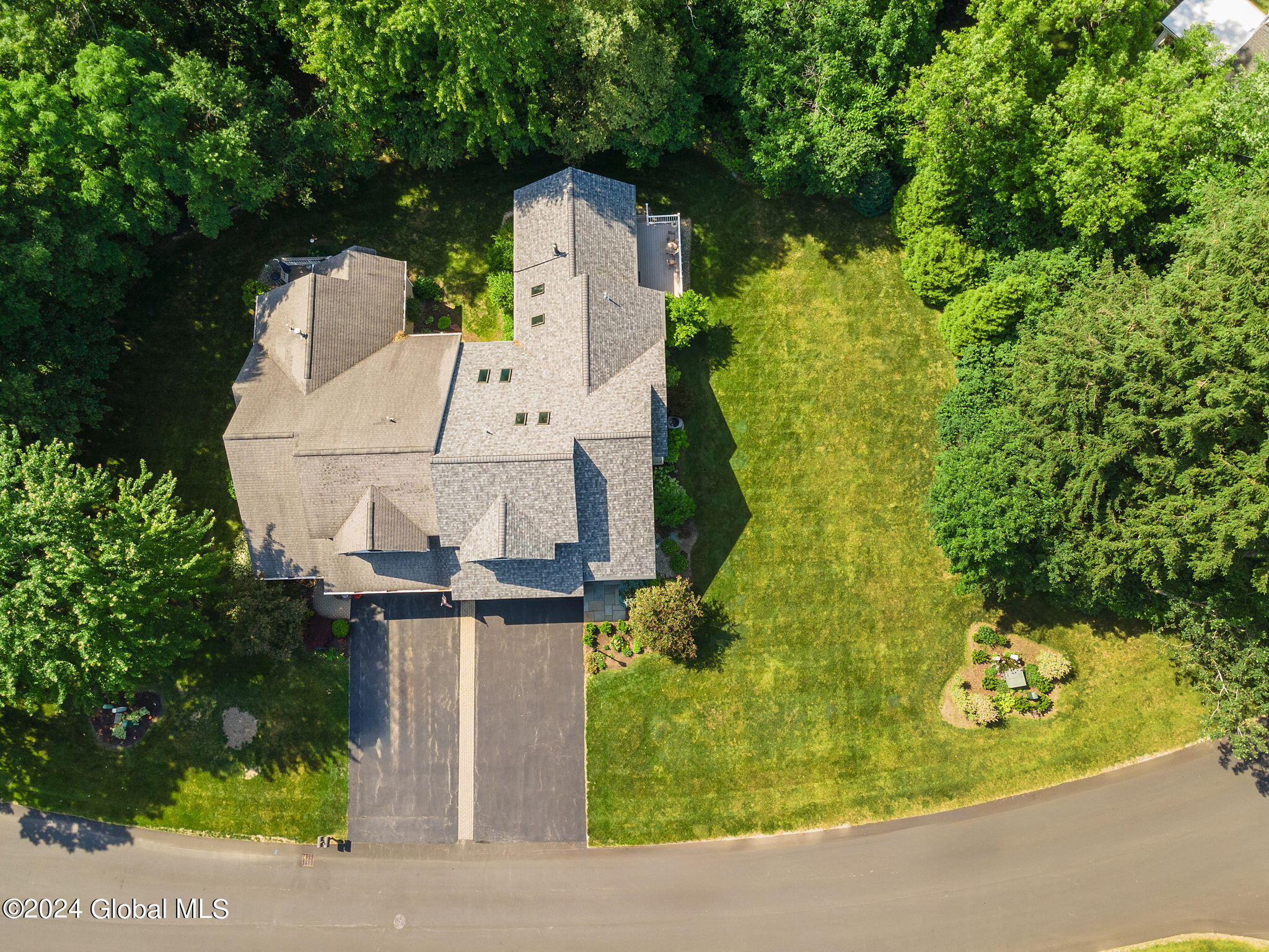 82 Oakmont Street in Schenectady, NY Listed For 475,000.00 by John T