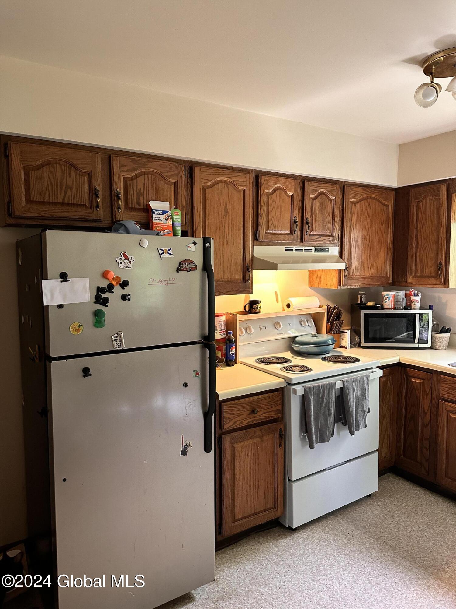 8 Limerick Lane in Ballston Spa, NY Listed For 299,900.00 by Kelly