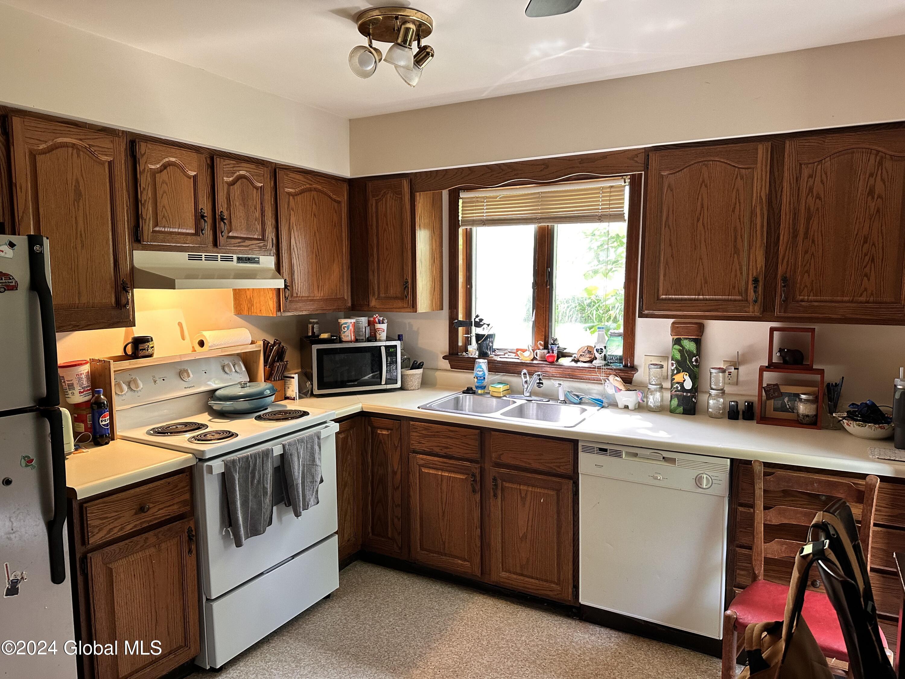 8 Limerick Lane in Ballston Spa, NY Listed For 299,900.00 by Kelly