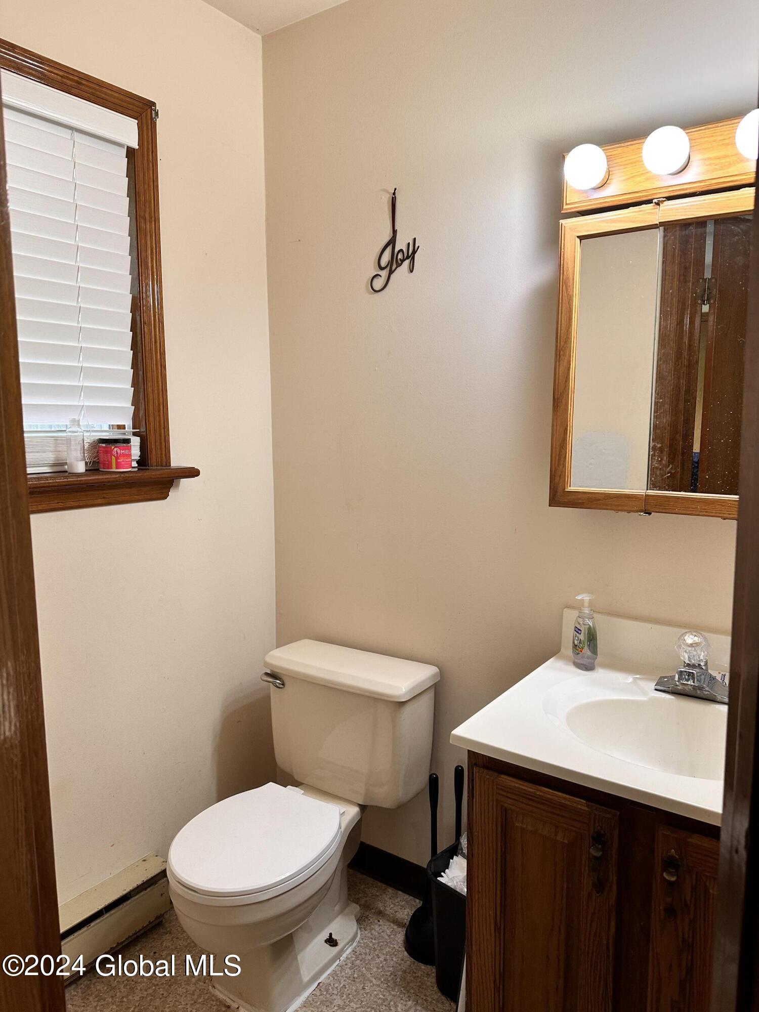 8 Limerick Lane in Ballston Spa, NY Listed For 299,900.00 by Kelly