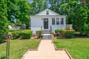 1828 Rensselaer Avenue Schenectady, NY 12303