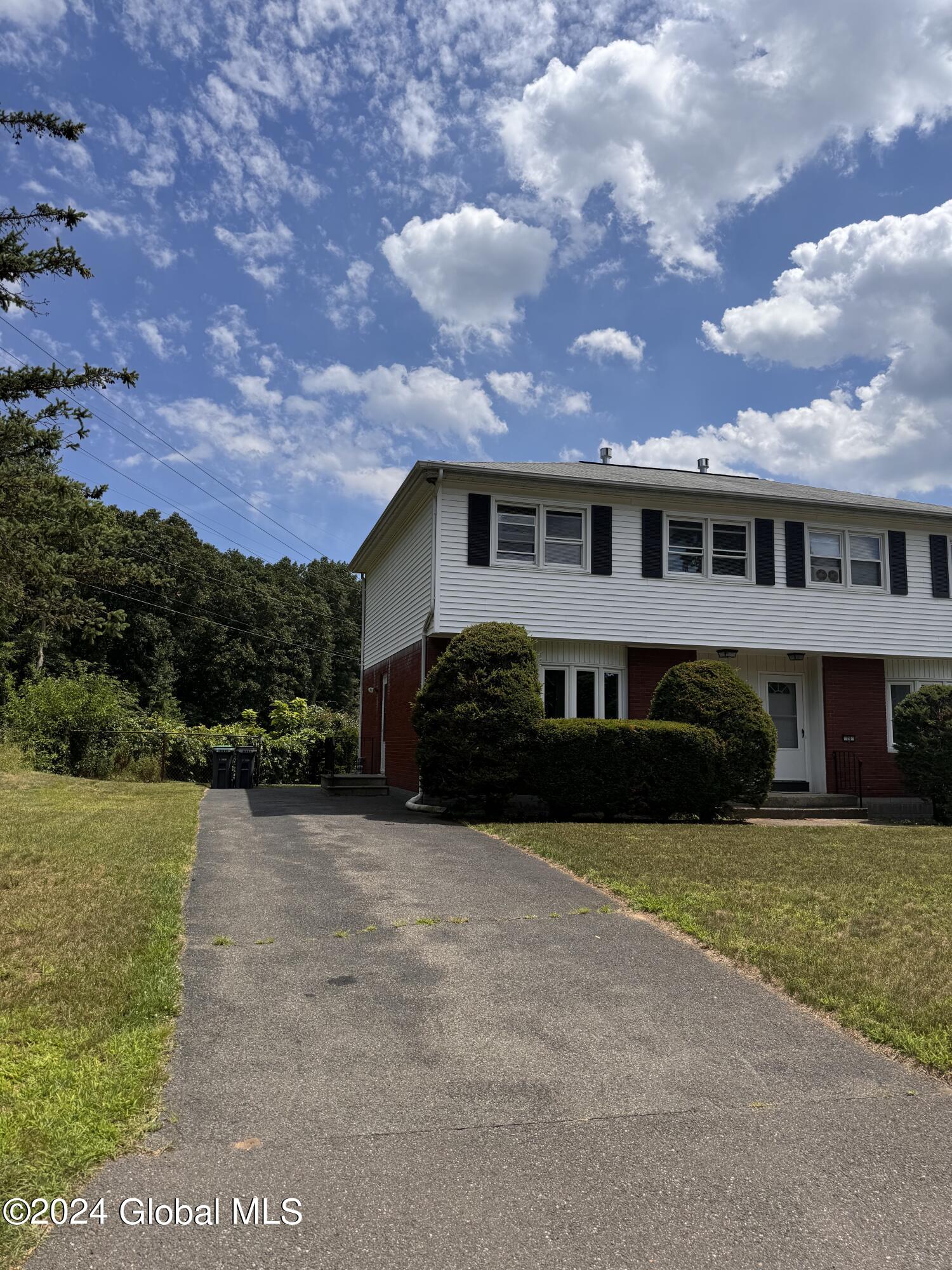 2 Ledgewood Drive, Colonie, NY Property Listing from DaviesDavies