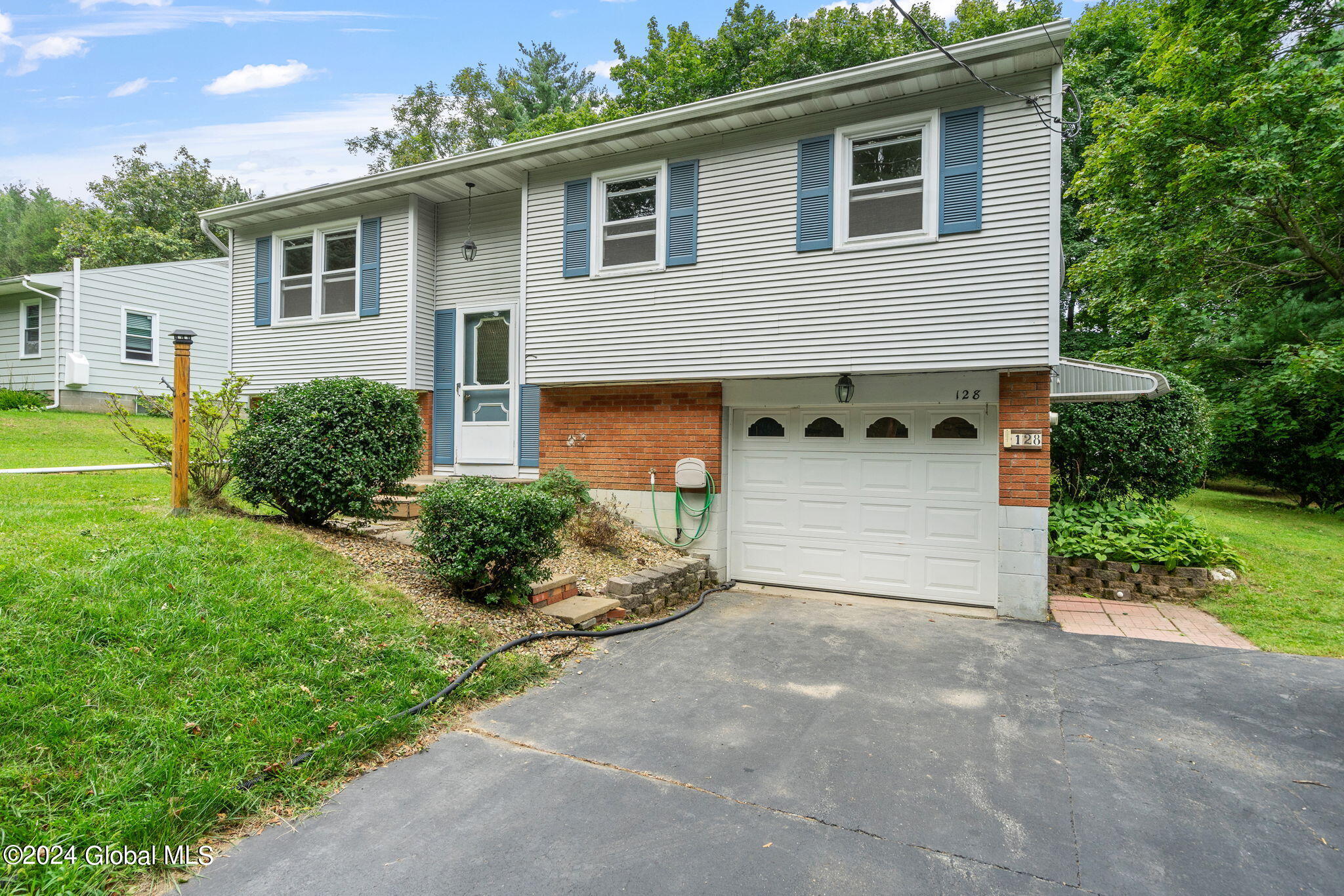 128 Elliot Road, East Greenbush, NY Property Listing from DaviesDavies