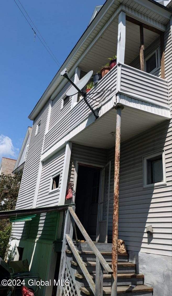 42 Lincoln Avenue in Amsterdam, NY Listed For 89,900.00 by Stephanie