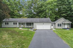 4 Acorn Grove Ballston Lake, NY 12019