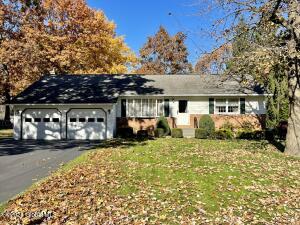 683 Hampshire Seat Niskayuna, NY 12309