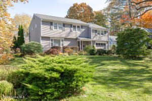 16 Woodridge Road Delmar, NY 12054