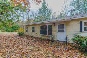 15 Robins Run Gansevoort, NY 12831