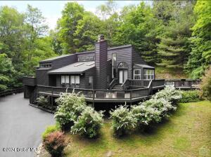 41 Snydertown Road Craryville, NY 12521