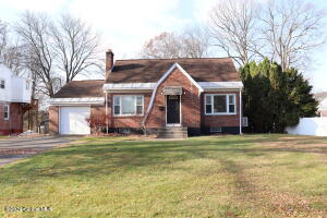 4 Puritan Drive Schenectady, NY 12306