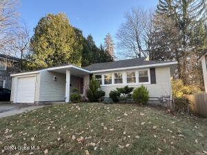 8 Grandoe Lane Gloversville, NY 12078