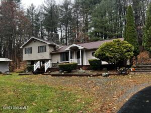 44 Edgewood Drive Averill Park, NY 12018