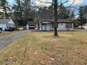 14 Slater Dr Glenville, NY 12302