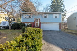 4 Red Oak Drive Scotia, NY 12302