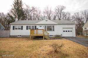 27 Hanifin Avenue Colonie, NY 12205