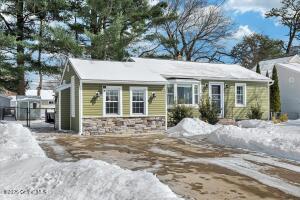 14 Richards Drive Colonie, NY 12205