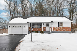 33 Karista Spring Drive Saratoga Springs, NY 12866