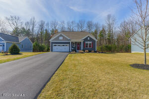 32 Greenbrier Way Halfmoon, NY 12065