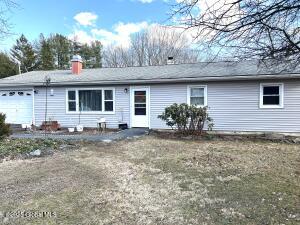 32 Robin Road Kinderhook, NY 12106