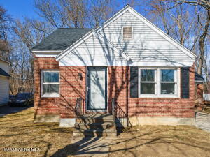 27 Crescent Drive Albany, NY 12208