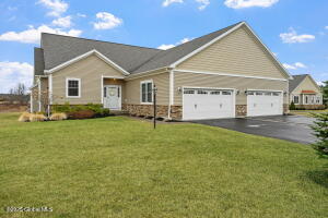 6 Elena Court Mechanicville, NY 12118