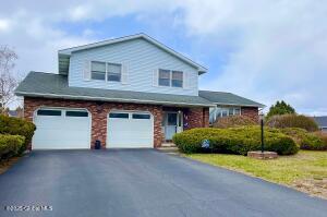 16 Huntleigh Drive Loudonville, NY 12211