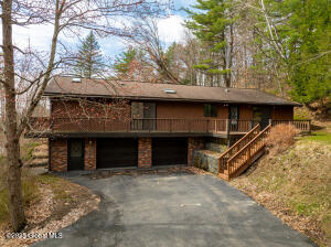 11 Middle Court Sand Lake, NY 12196