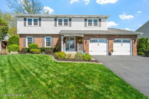 13 Robin Lane Rensselaer, NY 12144