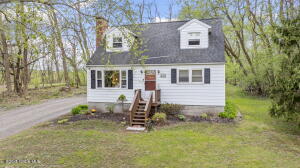 24 Altamont Road Voorheesville, NY 12186
