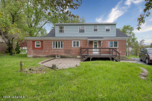 16 Van Heusen Street Colonie, NY 12205