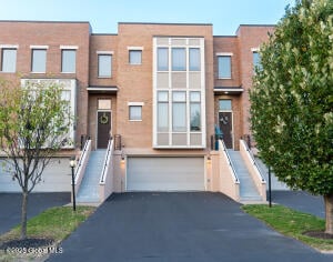 5 Bryn Mawr Court Albany, NY 12211