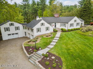 93 Font Grove Road Slingerlands, NY 12159