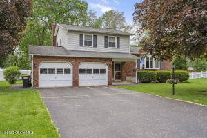 711 Hampshire Seat Schenectady, NY 12309