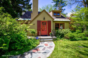 1524 Grenoside Avenue Niskayuna, NY 12309