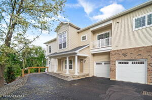 605 Vly Pointe Drive Niskayuna, NY 12309