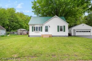 9 New Pine Street Queensbury, NY 12804