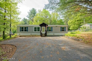 38 Warren Lane Queensbury, NY 12804