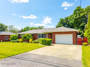 61 Ahl Avenue Albany, NY 12205