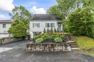 27 Hackett Avenue Colonie, NY 12205