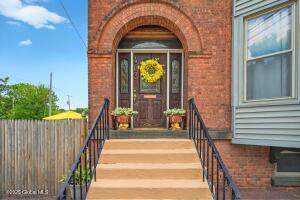 462 1st Street Troy, NY 12180