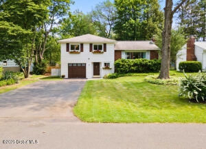 11 Greenock Road Delmar, NY 12054