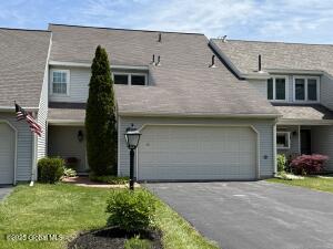 10 Quincy Court Glenmont, NY 12077