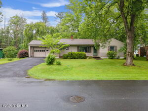27 Groesbeck Place Delmar, NY 12054