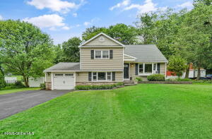 8 Robinia Drive Loudonville, NY 12211