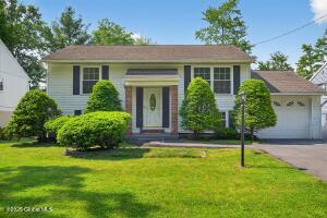6 Woodland Court Saratoga Springs, NY 12866